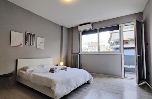 Attiki Apartment | WSD HEBE New Lux 3BD Apt Near Railway Station