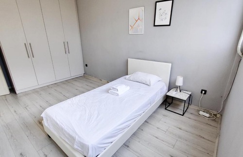 Attiki Apartment | WSD HEBE New Lux 3BD Apt Near Railway Station