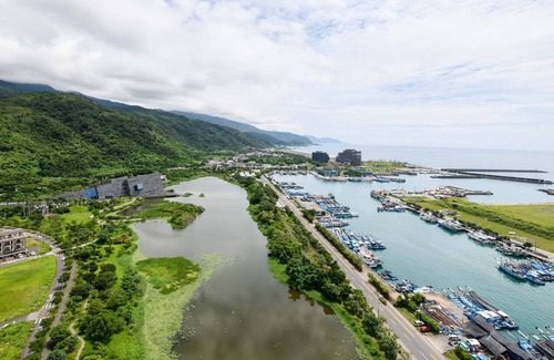 Toucheng Condo | Wushi Harbor Luxury Beach Condo Getaway