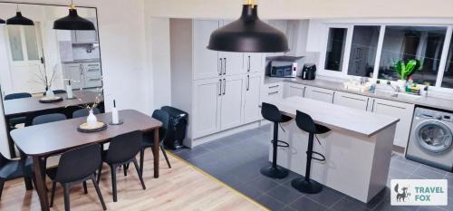 Nottingham House | Wye Central Stay - Free Parking