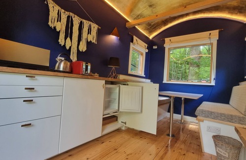 Cowbeech Cabin | Wyldewood Retreat - Luxury Glamping with Wild Spa - Pet and Family Friendly!