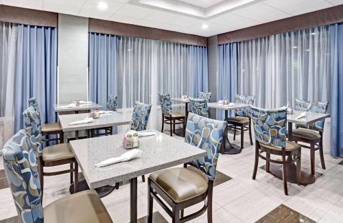 Executive Park Hotel | Wyndham Garden Charlotte Airport Southeast