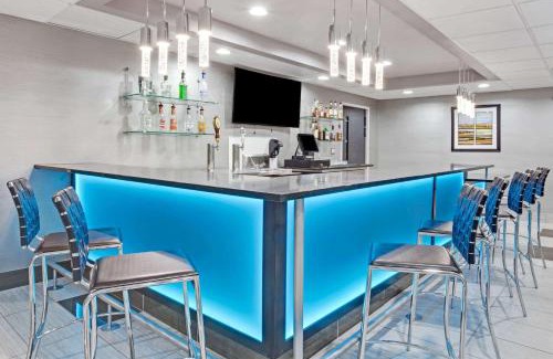 Executive Park Hotel | Wyndham Garden Charlotte Airport Southeast