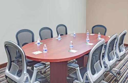 Executive Park Hotel | Wyndham Garden Charlotte Airport Southeast