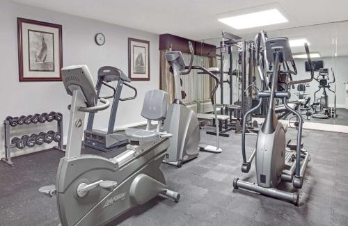Executive Park Hotel | Wyndham Garden Charlotte Airport Southeast