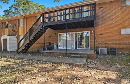 Forest Park Apartment | Wyndham Hills Retreat | Stylish & Serene Stay