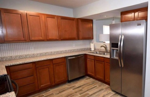 Roselawn Finance Apartment | Xavier Place 4 - 2BR Sleeps 6 by Xavier & UC University, Hospital’s & Zoo