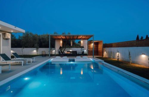 Gaitanion Villa | Xenia, Relaxing Pool Villa