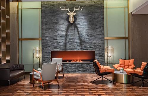 Fangcheng Hotel | Xiangyang Station Minfa World City Yishang Plus Hotel