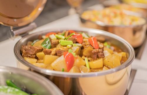 Fangcheng Hotel | Xiangyang Station Minfa World City Yishang Plus Hotel