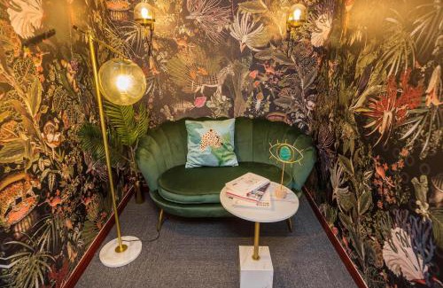 Huaihai Road Commercial Area Apartment | Xizhi B&B & Retro Loft