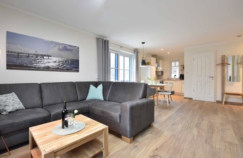 Bastorf Apartment | XL 8-room vacation home with fireplace (max. 11 people) - L7 Holiday home Strandhafer