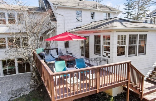 Old Greenwich House | XMAS & SUMMER BY THE SEA. COASTAL VIBE. WOOD-BURNING FIREPLACE GAME ROOM PETS OK