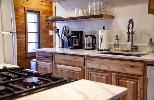 Keene Apartment | Xplorer I - Keene | Modernized Private Apartment in Town | Centrally Located to Major Trailheads