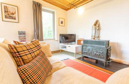 Cardigan House | Y Caban - Cosy Cabin in Pembrokeshire