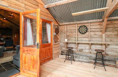 Pontfadog House | Y Caban