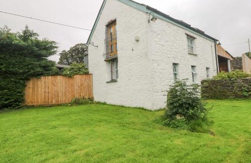 Crosswell House | Y Cartws