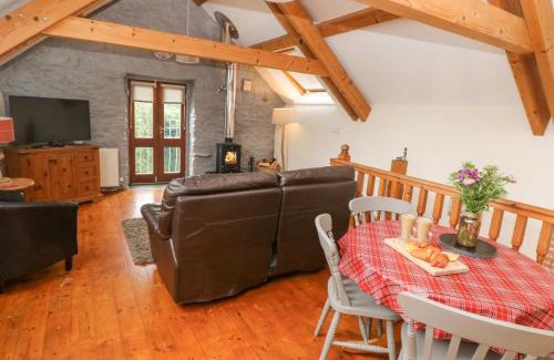 Crosswell House | Y Cartws