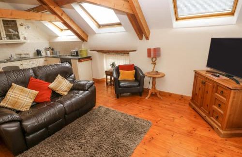Crosswell House | Y Cartws