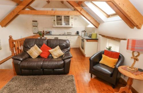 Crosswell House | Y Cartws