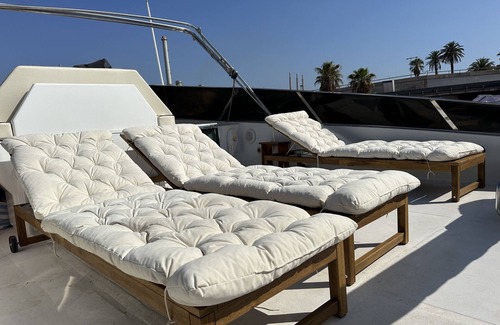 Sant Adria de Besos Boat Rental | Yacht 20metros Yate de 20 Metros en Barcelona