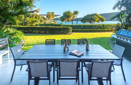 Hamilton Island House | Yacht Club Villa 6 On Hamilton Island - oceanviews, 2 x buggies & valet service