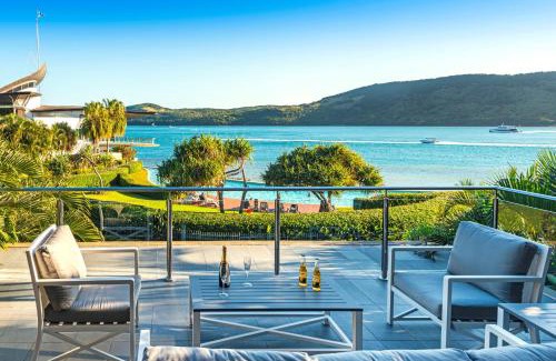 Hamilton Island House | Yacht Club Villa 6 On Hamilton Island - oceanviews, 2 x buggies & valet service