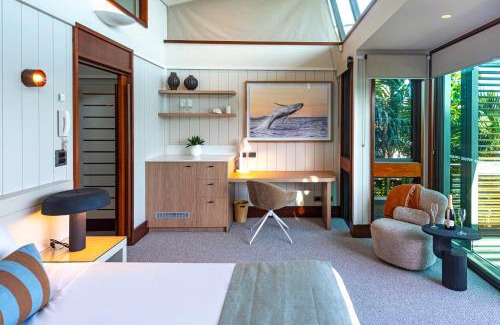 Hamilton Island House | Yacht Club Villa 6 On Hamilton Island - oceanviews, 2 x buggies & valet service