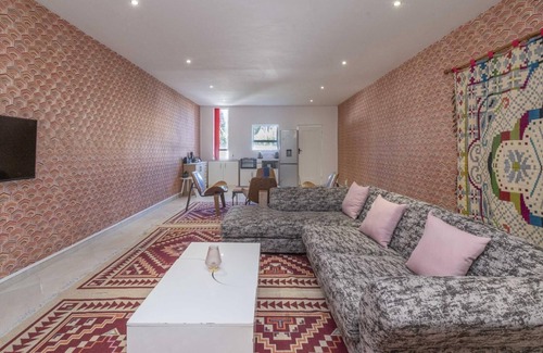 Constantia Apartment | Yalwa House – 2BR Suite, Pool & Tennis Court