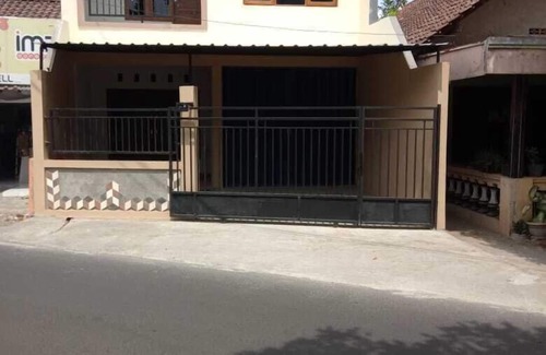 Yogyakarta House | Yapro homestay 3 bed for family