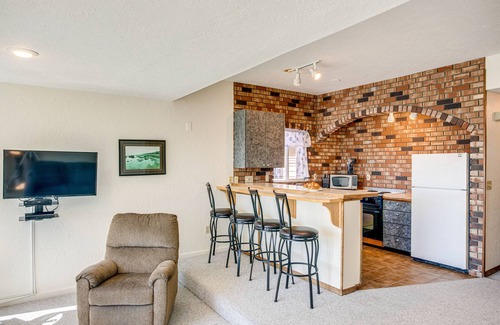 Historic Bayfront Condo | Yaquina Bay Views! Restaurants, Shops, Walk to Everything!