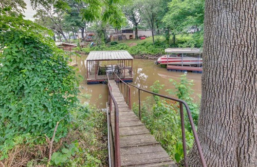 Grove House | Yard and 15 Boat Slip Waterfront Grove Getaway