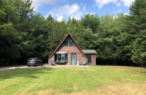 Jewett Cabin | YAYFrame - Catskills Mountains Cozy Cabin Getaway