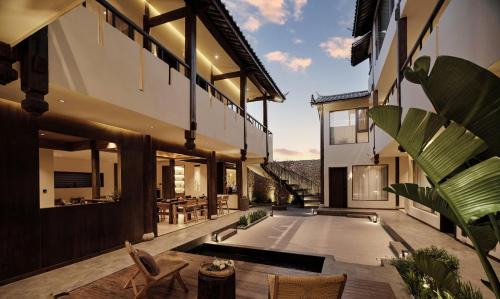 Gucheng Hotel | year after year