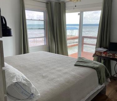 Romulus House | Year-round Cozy Cottage Charm on Cayuga Lake