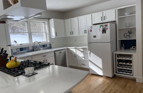 West Woodstock House | Yellow House on the Hill, 21 Acres, Views, Woodstock Getaway, Dog-friendly