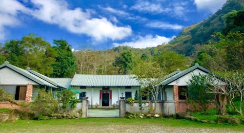 Sanyi Bed & Breakfast | Yellow Stone M.V.