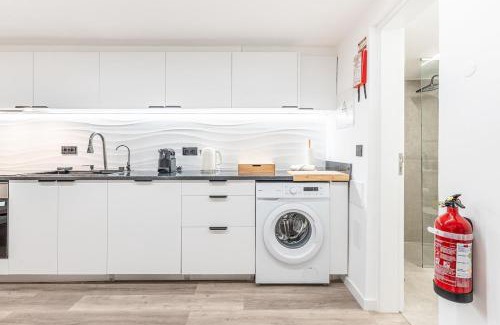 Prazeres House | Yellow Wave