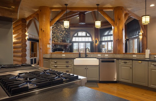 Walla Walla House | Yellowhawk Resort Main House, luxury lodging in the heart of Wine Country.n