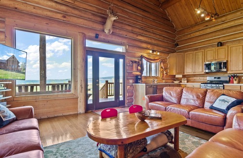Island Park House | Yellowstone Log Home - on Henry's Lake - 18 miles from West entrance of Park
