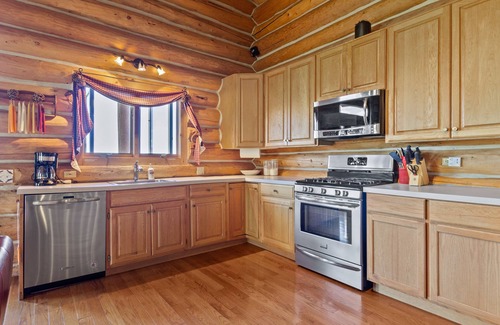 Island Park House | Yellowstone Log Home - on Henry's Lake - 18 miles from West entrance of Park
