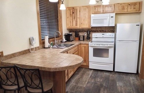 Gardiner Hotel | Yellowstone Riverside Cottages