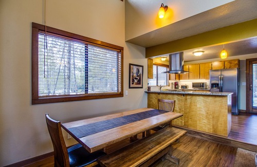 Sunriver House | YELR13 - 2 Bedroom Getaway with A/C, Near Deschutes River, Hot Tub