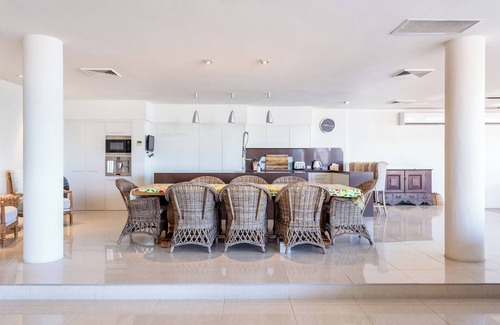 Yeppoon Apartment | Yeppoon's Best Kept Secret, the unit that just keeps on giving.