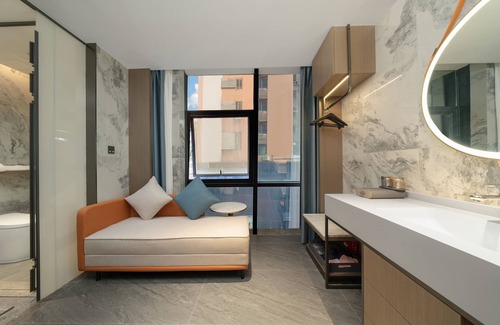 Shangfangcun Hotel | Yizhi Hotel - Shamian Pearl River Night Cruise Huangsha Metro Station-free laundry free gym room included Breakfast free coffee all day