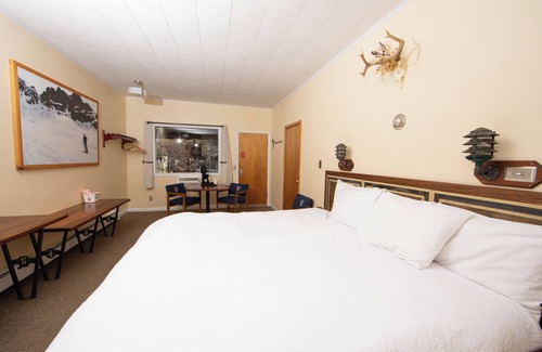Red Lodge Hotel | Yodeler Motel