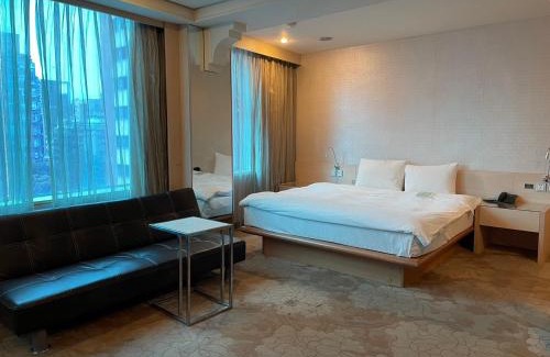 Zhongshan Hotel | Yomi Hotel - ShuangLian MRT