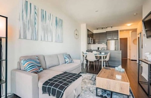 Central Waterfront Apartment | York Apartments