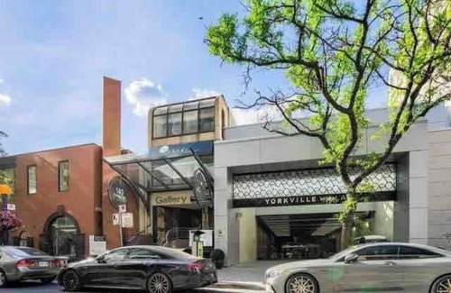 Bloor-Yorkville House | Yorkville Luxurious High-End Condominium