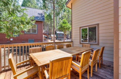 North Wawona House | Yosemite Base Camp- Updated cabin INSIDE Yosemite!